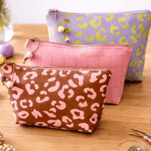 Necessaire aus Kunstleder mit mehreren Innenfächern, praktische Kosmetiktasche für Reisen und Alltag